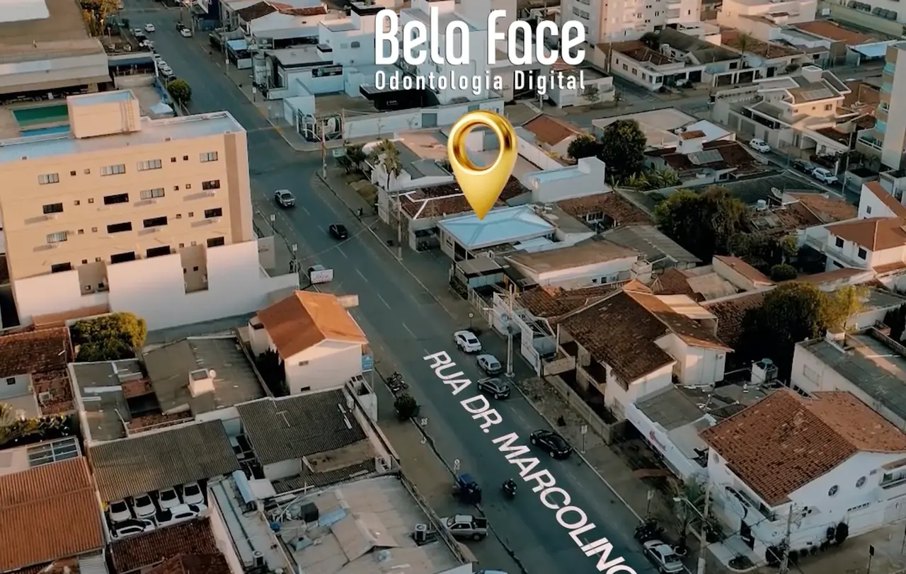Recepção e estrutura interna da Clínica Bela Face Odontologia em Patos de Minas/MG, com ambiente preparado para implantes dentários, prótese protocolo e estética dental